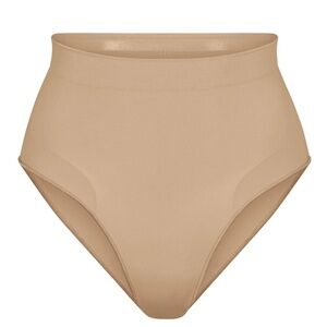 NEW SKIMS Sculpting Mid Waist‎ Brief Clay Size S